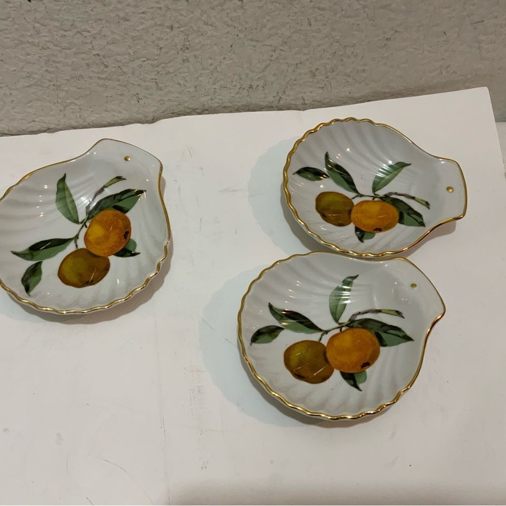 SET 3 ROYAL WORCESTER EVESHAM PATTERN SHELL SHAPED DISH, GOLD RIM A12